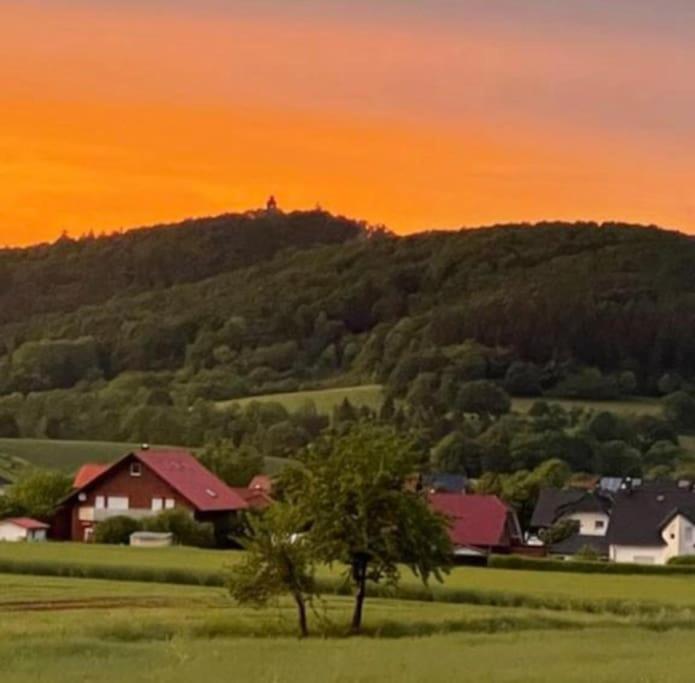 Ferienwohnung Leuchtbergblick Mit Terrasse Und Pkw Stellplatz Eschwege Exterior foto