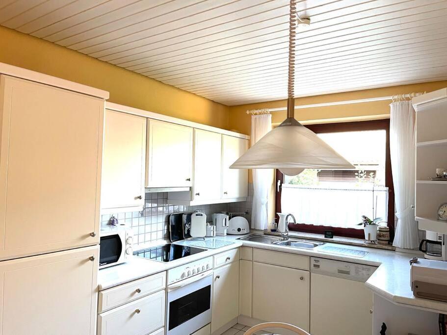 Ferienwohnung Leuchtbergblick Mit Terrasse Und Pkw Stellplatz Eschwege Exterior foto