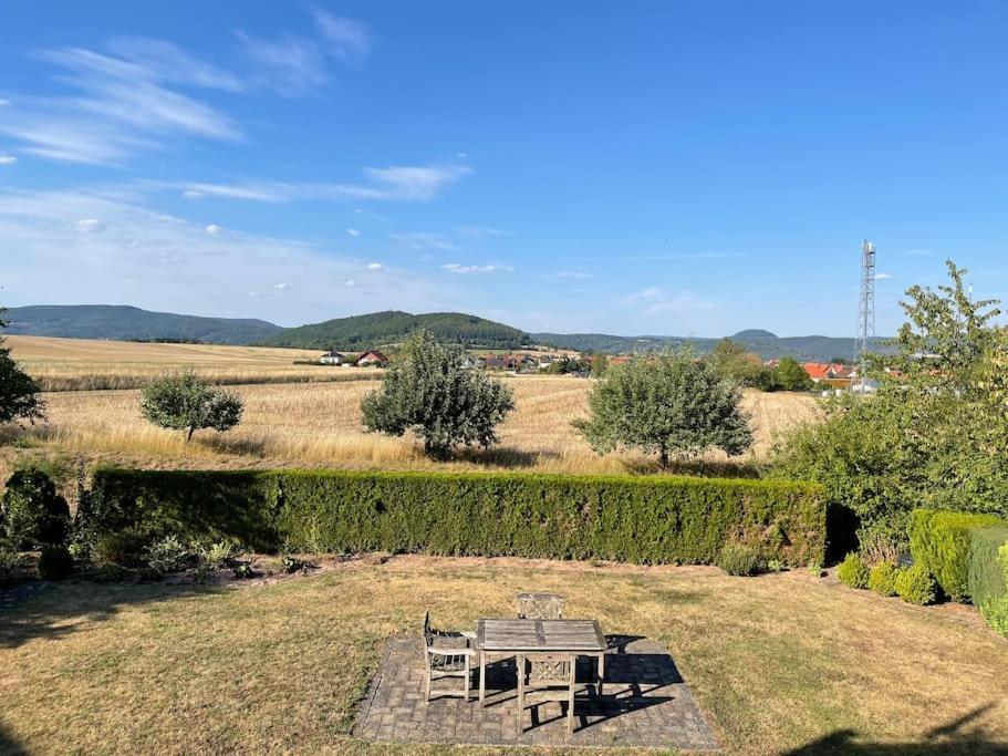 Ferienwohnung Leuchtbergblick Mit Terrasse Und Pkw Stellplatz Eschwege Exterior foto
