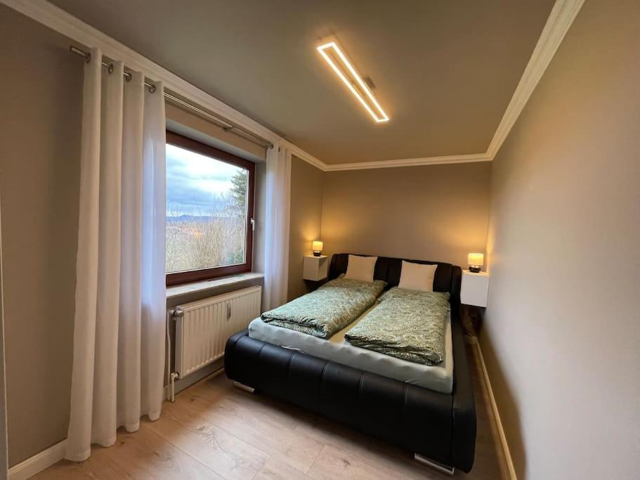 Ferienwohnung Leuchtbergblick Mit Terrasse Und Pkw Stellplatz Eschwege Exterior foto