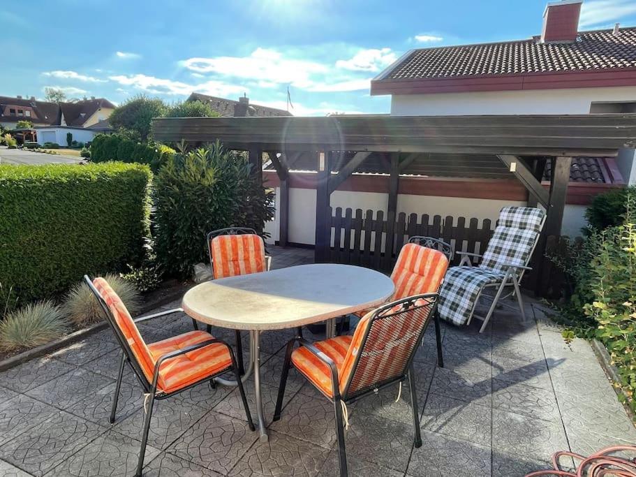 Ferienwohnung Leuchtbergblick Mit Terrasse Und Pkw Stellplatz Eschwege Exterior foto