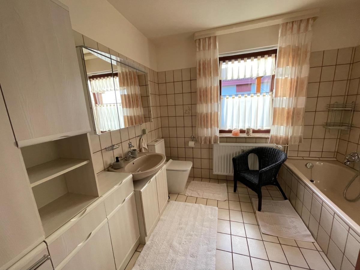 Ferienwohnung Leuchtbergblick Mit Terrasse Und Pkw Stellplatz Eschwege Exterior foto